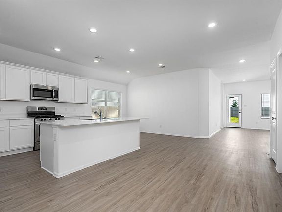 4th image of 7618 Auburn Haven Trl