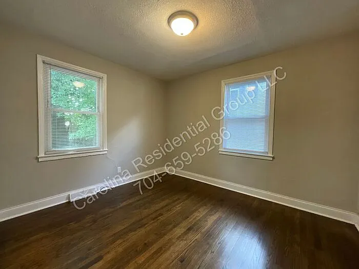 405 Plymouth Ave — Photo 9