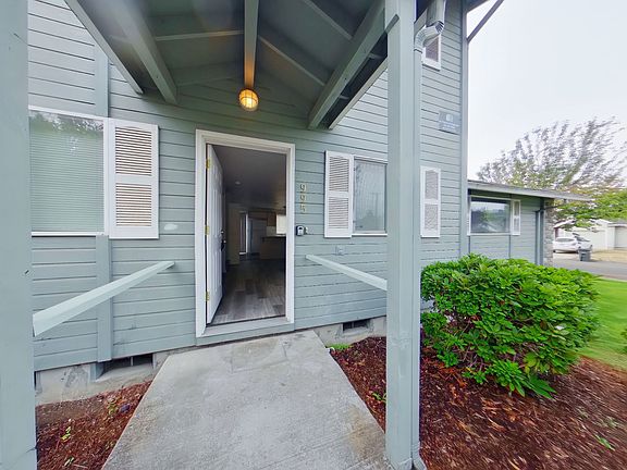 2nd image of 1990 10th St #995