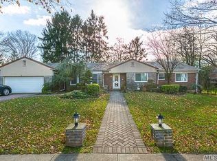 28 Surrey Rd, Great Neck, NY 11020