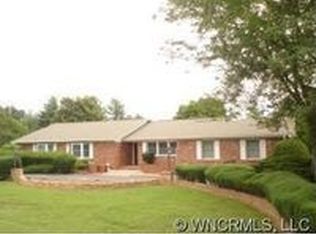 418 Crooked Creek Rd, Hendersonville, NC 28739