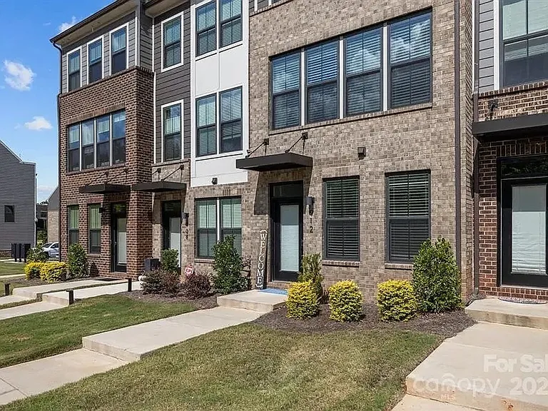 912 Broad River Ln — Photo 10