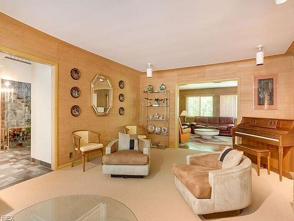 5th image of 3016 E Belvoir Oval
