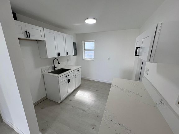 4th image of 700 6th Street