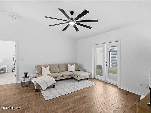 4th image of 425 3RD Street W