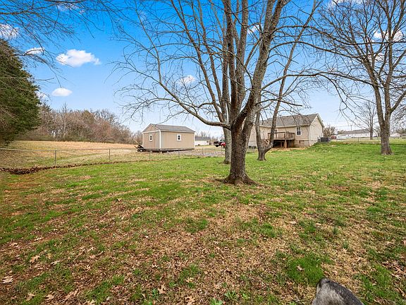 5th image of 423 Sondra Dr