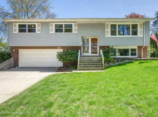1017 Belair Dr, Darien, IL 60561