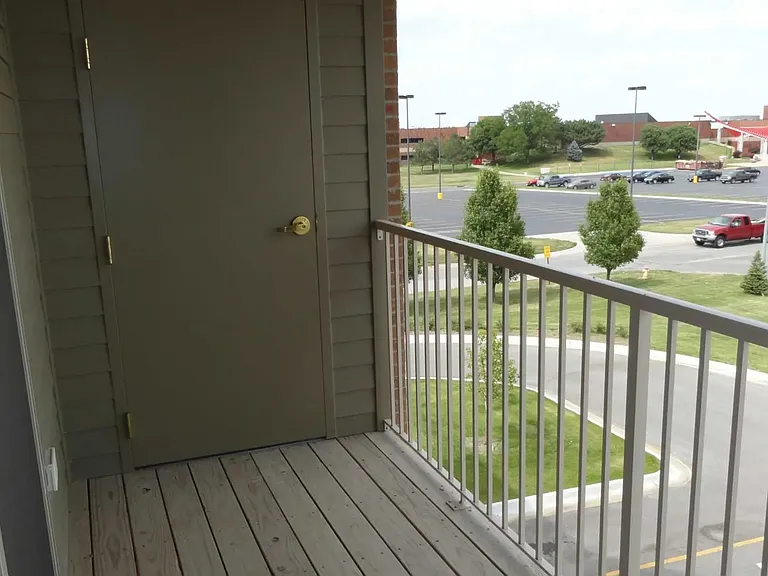 Elkhorn Ridge Apartments — Photo 13