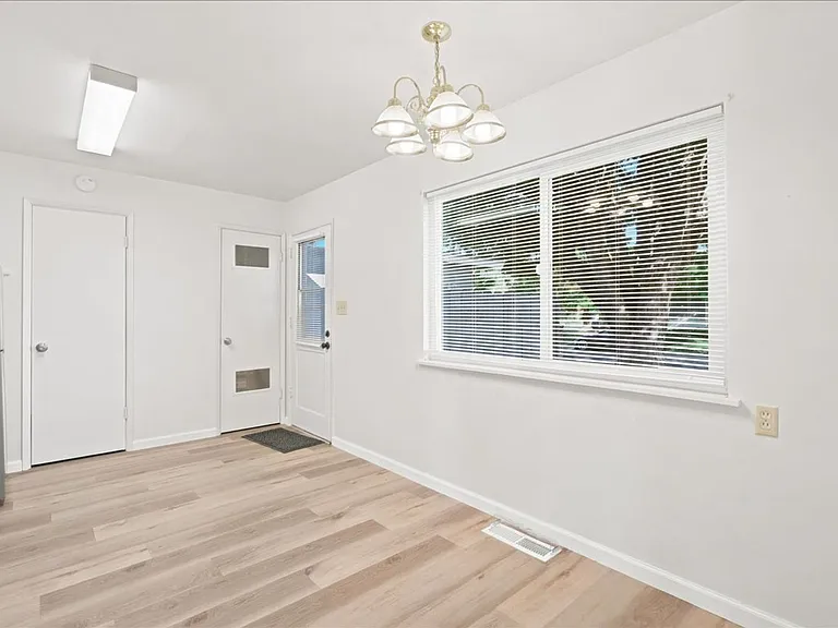 5121 Earls Ct — Photo 6