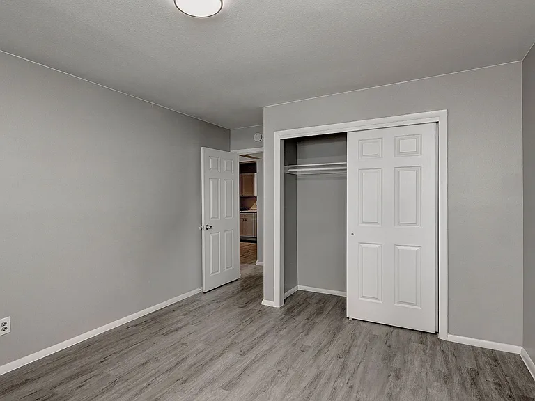 1415 S Corona Ave. — Photo 30
