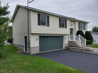 102 Laurel Cir, Bangor, ME 04401