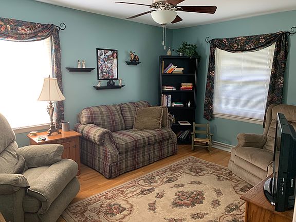 Bedroom—used as TV room