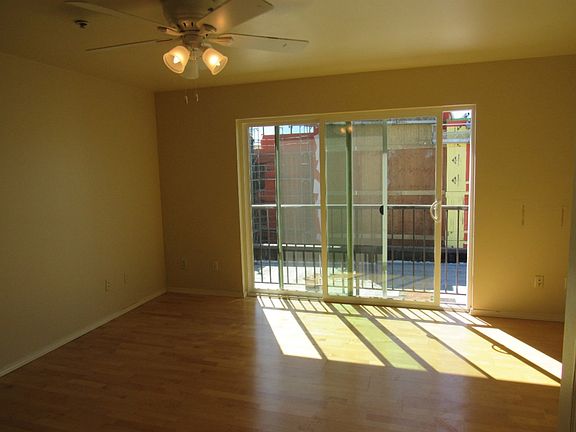 5th image of 323 Queen Ann Ave N APT 603