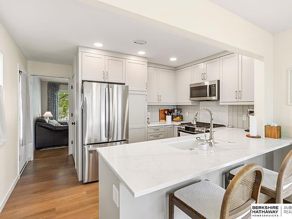 5th image of 3254 S 77th Ave