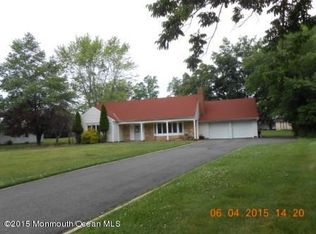 28 Chamber Ln, Manalapan, NJ 07726