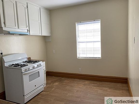 4th image of 218 N Soto St #1