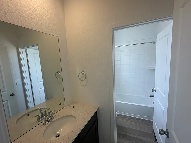 393 N Bently St — Photo 7