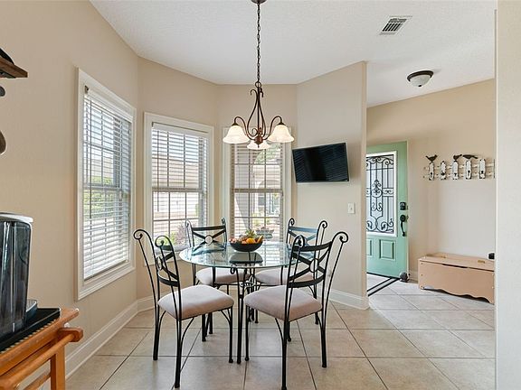5th image of 152 Villa Rd