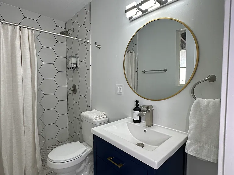 2729 N Myrtle Ave — Photo 6