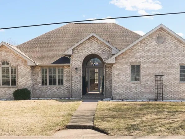 1104 Park St, Bellevue, IA 52031