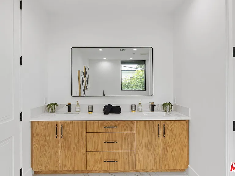 4535 Haskell Ave — Photo 30