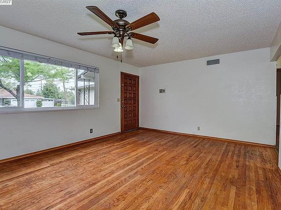 4th image of 1694 Berrywood Dr