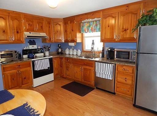 5th image of 15 Winter Hill Ln