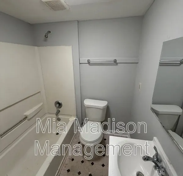 1421 Richards St — Photo 7