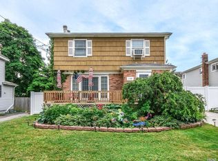 139 Glen Head Rd, Glen Head, NY 11545