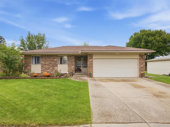 17405 Loranger St, Clinton Township, MI 48038