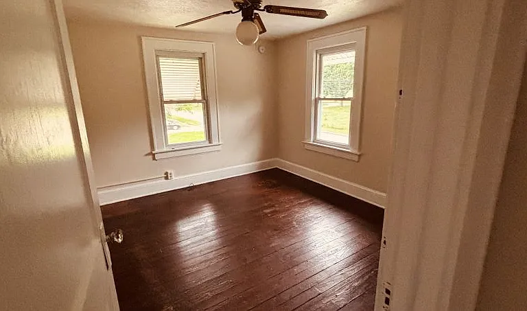 2110 Newton St — Photo 11