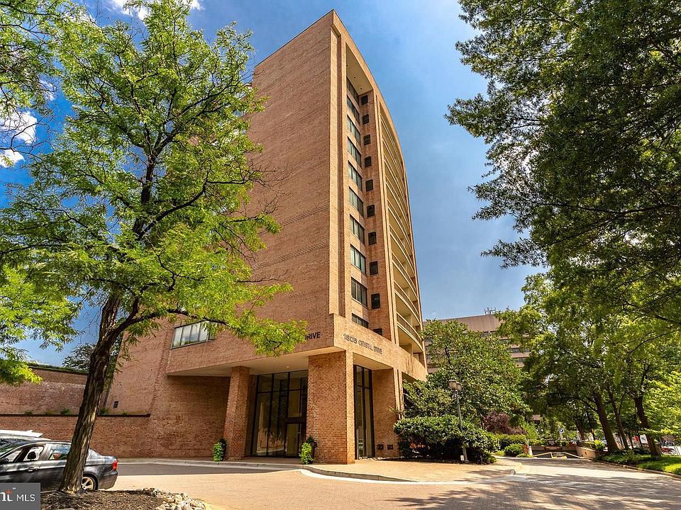 1st image of 1805 Crystal Dr APT 1104S