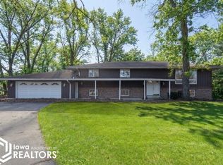 11779 Greenwood Dr, Burlington, IA 52601