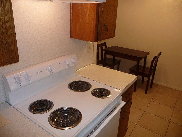 2306 Wales Cir #B — Photo 7