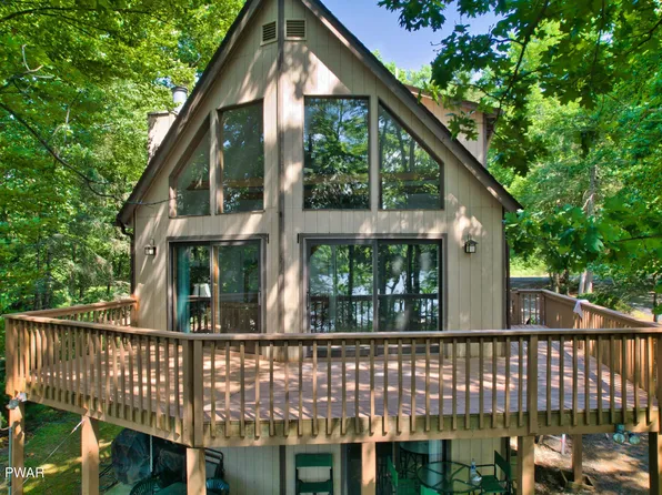 125 Wild Acres Dr, Dingmans Ferry, PA 18328