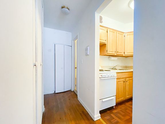 4th image of 205 2nd Ave APT 2B