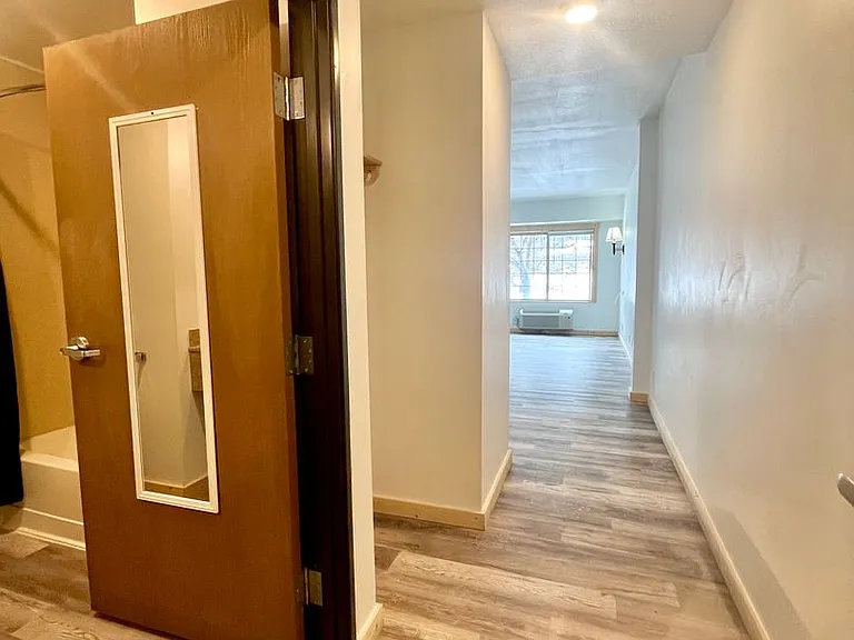 Ski Town Apartments — Photo 17