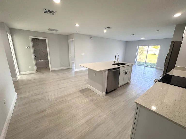 4100 Mendoza Ave — Photo 4