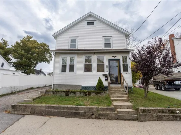 28 Yorkshire St, Providence, RI 02908