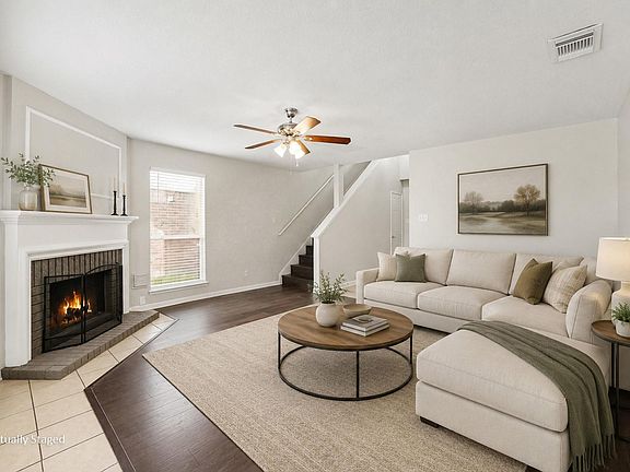 5th image of 2015 Greencrest Dr