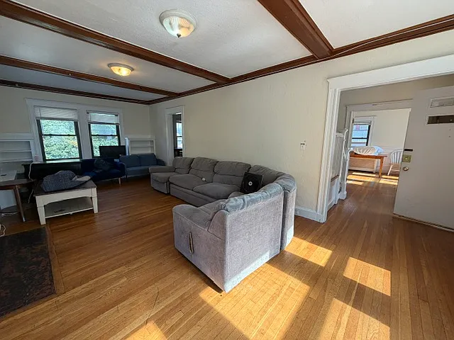 5 bed, 9999 sqft, $10,500 — Photo 3