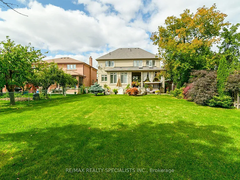 7 Scott Dr #UPPER — Photo 36