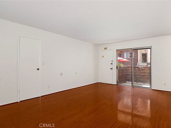 4th image of 5403 Newcastle Ave APT 28