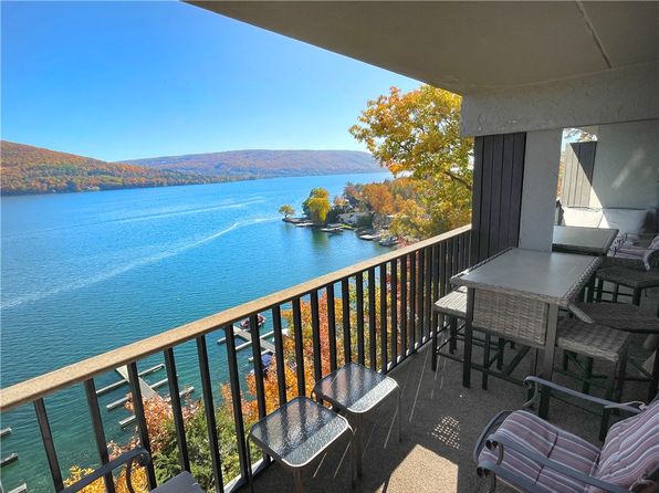 16 Cliffside Dr S, Canandaigua, NY 14424