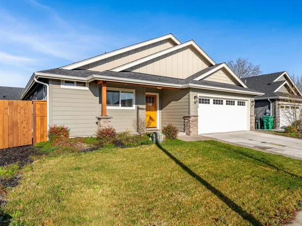 1876 SW Mistybrook Dr, Grants Pass, OR 97527