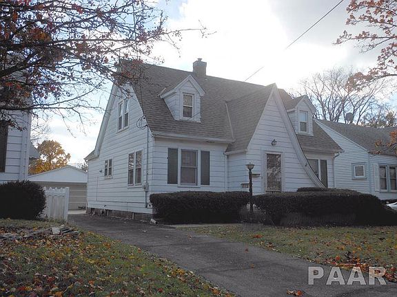 3rd image of 1112 W Macqueen Ave