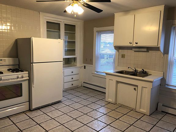 5th image of 76 Ingraham St #2
