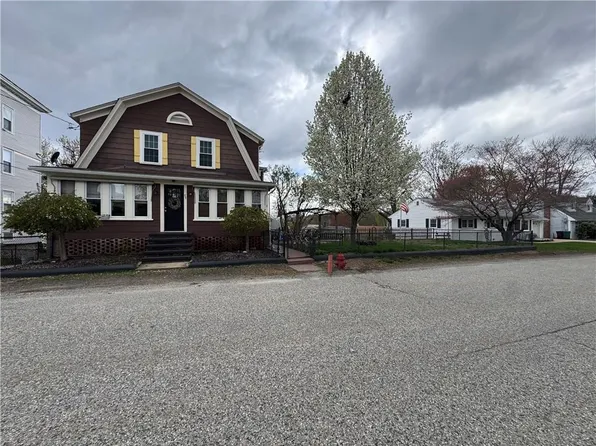 75 Kenwood St, Woonsocket, RI 02895