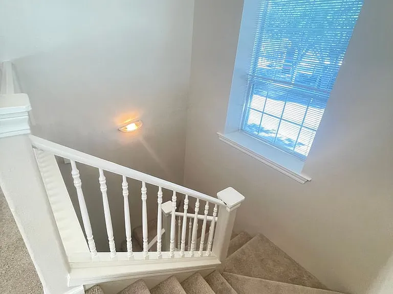 2 Bedroom, 2 Bathroom Townhouse with Attached Garage and Washer/Dryer Hookups! — Photo 18