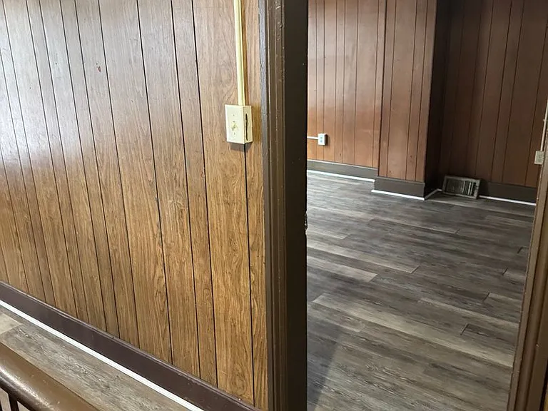 327 N Centre St — Photo 17